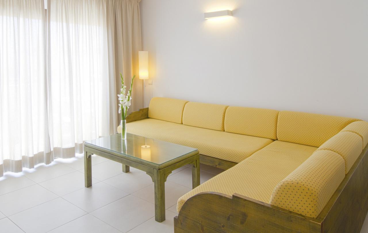 Apartamentos Bon Lloc سانتا أيُلاريا ذيس ريو المظهر الخارجي الصورة