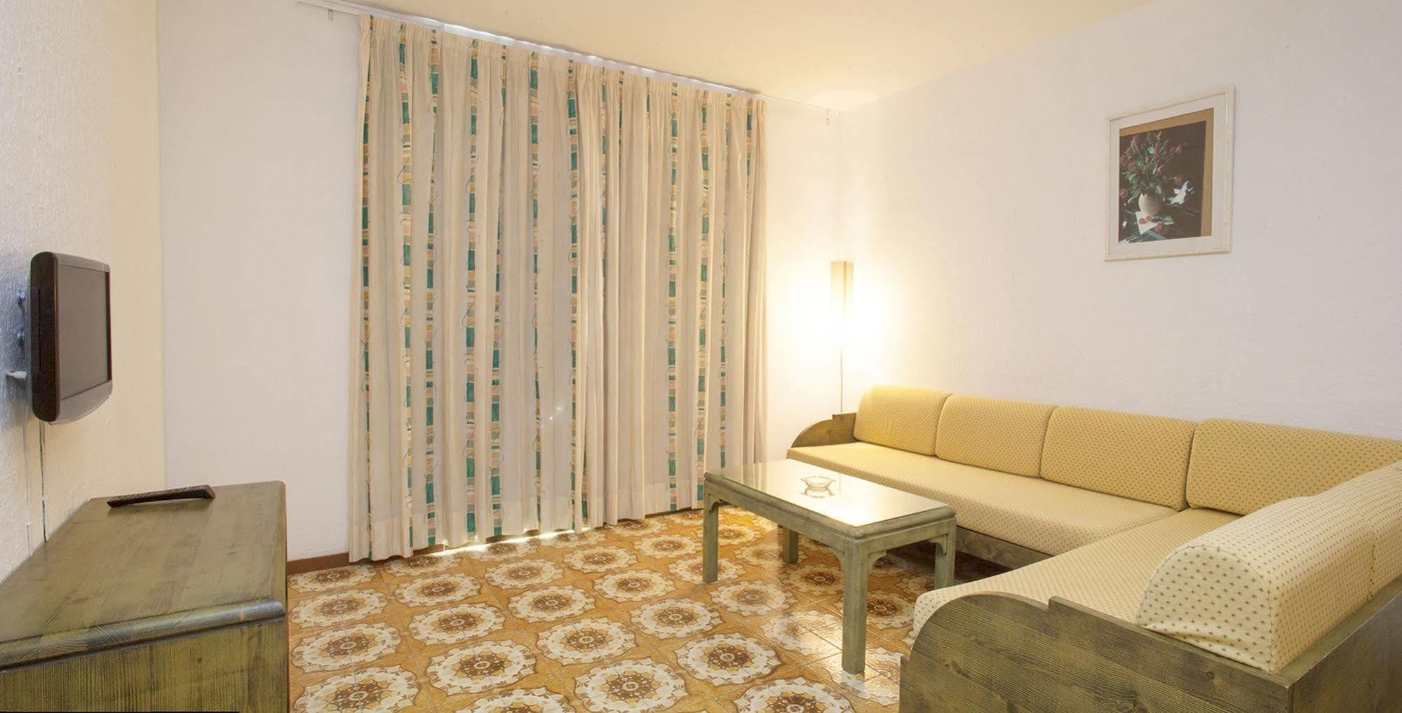 Apartamentos Bon Lloc سانتا أيُلاريا ذيس ريو المظهر الخارجي الصورة