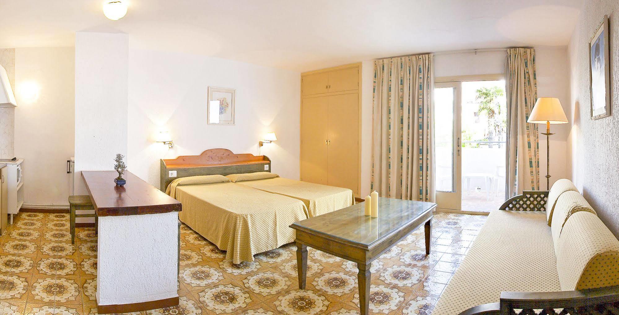 Apartamentos Bon Lloc سانتا أيُلاريا ذيس ريو المظهر الخارجي الصورة